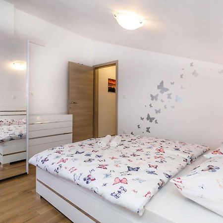 Apartment In Malinska/Insel Krk 38057 מראה חיצוני תמונה